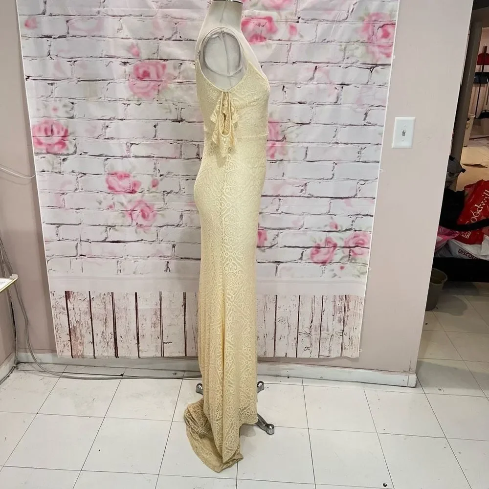 Lulu’s Declare My Love Cream Lace Cold-Shoulder Mermaid Maxi Dress